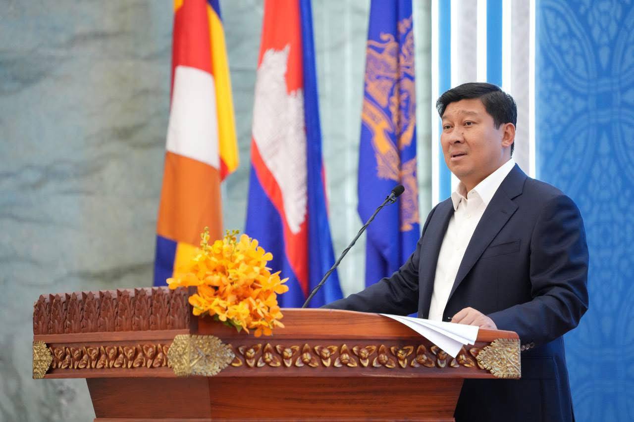 លោកសាយ សំអាល់ ឧបនាយករដ្ឋមន្រ្តី រដ្ឋមន្រ្តីក្រសួងរៀបចំដែនដី នគរូបនីយកម្ម និងសំណង់។
