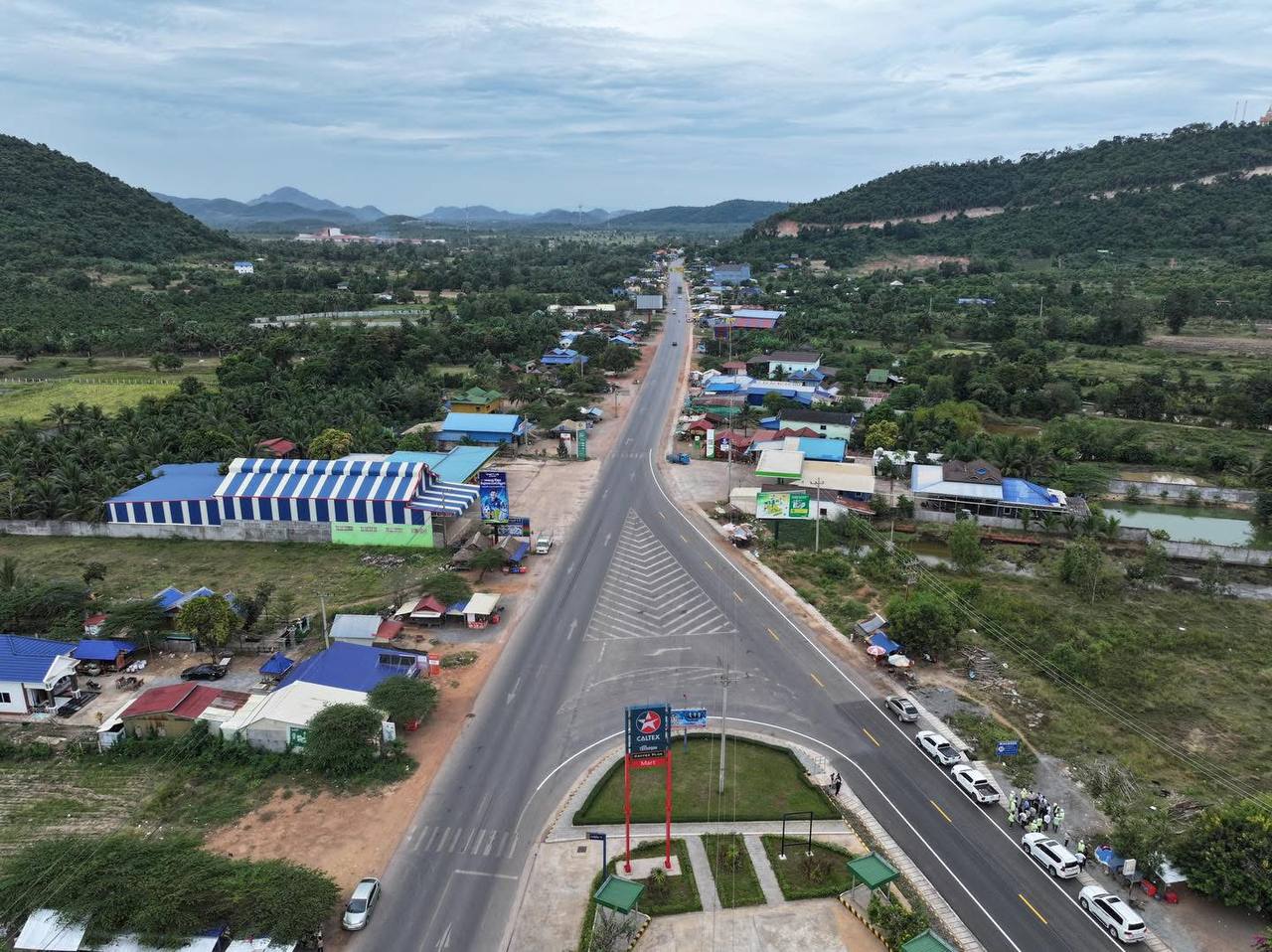 ផ្លូវជាតិលេខ៤១ ជាសរសៃឈាមសេដ្ឋកិច្ចដ៏មានសារៈសំខាន់ តភ្ជាប់ទៅតំបន់ទេសចរណ៍ធម្មជាតិ នៅតាមបណ្ដាខេត្ត មានខេត្តព្រះសីហនុ ខេត្តកែប និងខេត្តកំពត