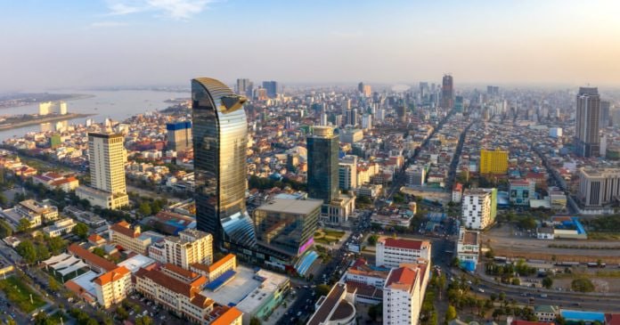 ទីក្រុងភ្នំពេញតាមបណ្ដោយផ្លូវព្រះមុនីវង្ស មើលពីលើអាកាស