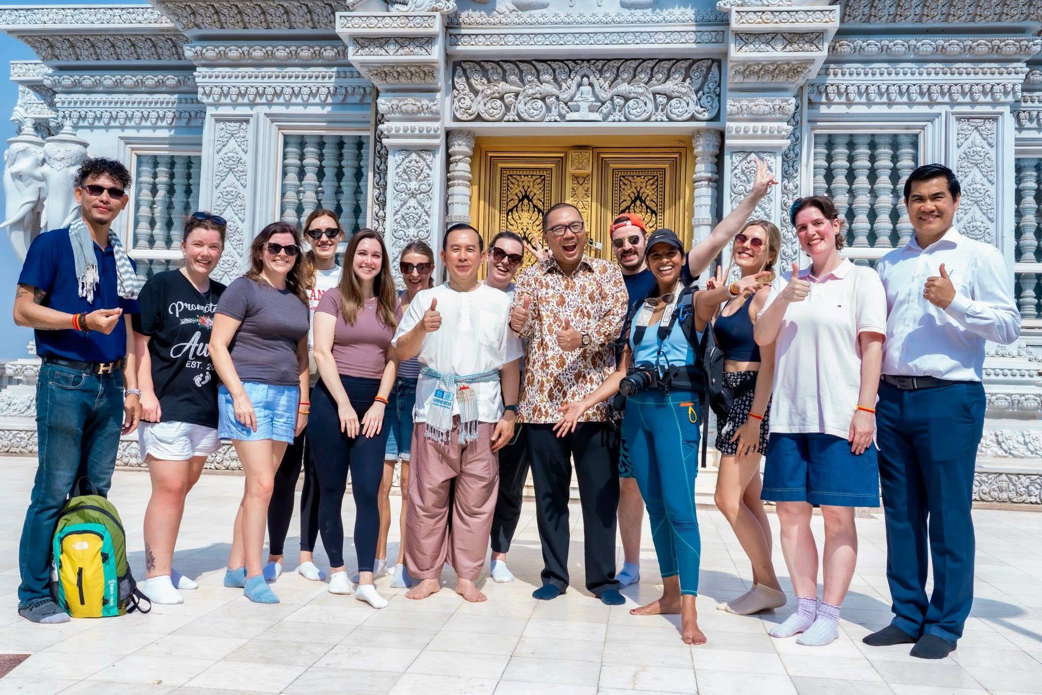 រដ្ឋមន្រ្តីក្រសួងទេសចរណ៍ និងទូតឥណ្ឌូនេស៊ីផ្សព្វផ្សាយអំពីគោលដៅទេសចរណ៍មូស្លីមនៅកម្ពុជា