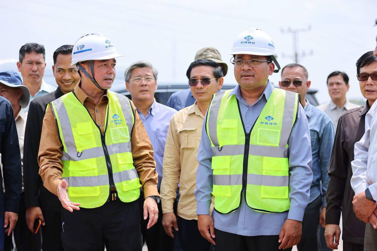 លោកប៉េង ពោធិ៍នា រដ្ឋមន្រ្តីក្រសួងសាធារណការ និងដឹកជញ្ជូន