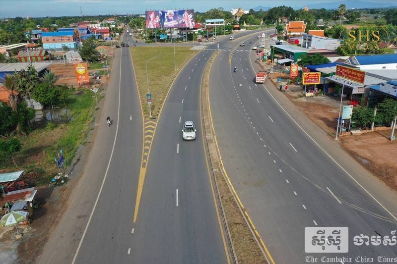 គម្រោងតភ្ជាប់ផ្លូវតំបន់កណ្តាល ក្រោមក្របខ័ណ្ឌហិរញ្ញប្បទានពីធនាគារវិនិយោគហេដ្ឋារចនាសម្ព័ន្ធអាស៊ី (AIIB)សម្រាប់ផ្លូវរបៀងចំនួន២ខ្សែ តភ្ជាប់ពីខេត្តកំពង់ឆ្នាំង កំពង់ស្ពឺ តាកែវ រាជធានីភ្នំពេញ និងខេត្តកណ្តាល