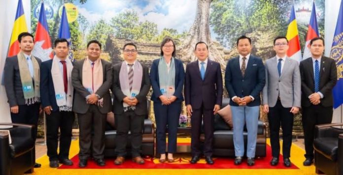 CambodiaFinancialtimes-Tourism-Khmer