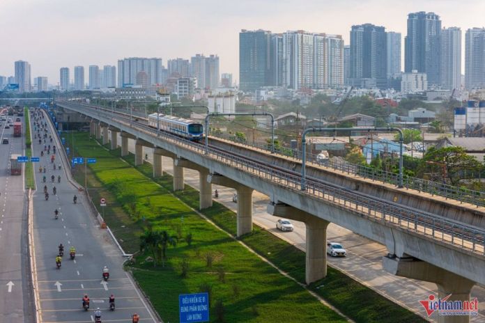 Vietnam-train-way