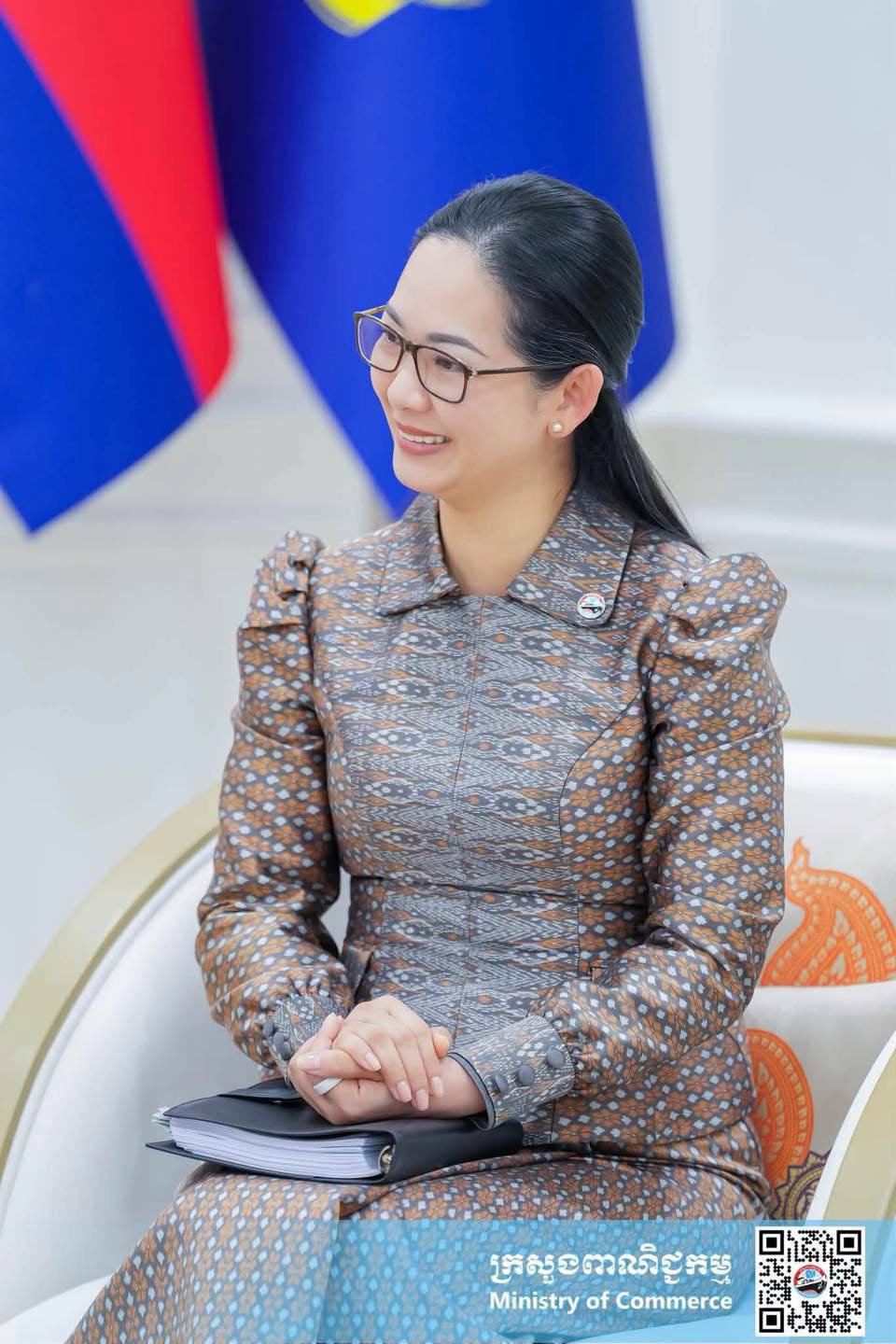 រដ្ឋមន្រ្តីក្រសួងពាណិជ្ជកម្ម លោកជំទាវ ចម និម្មល
